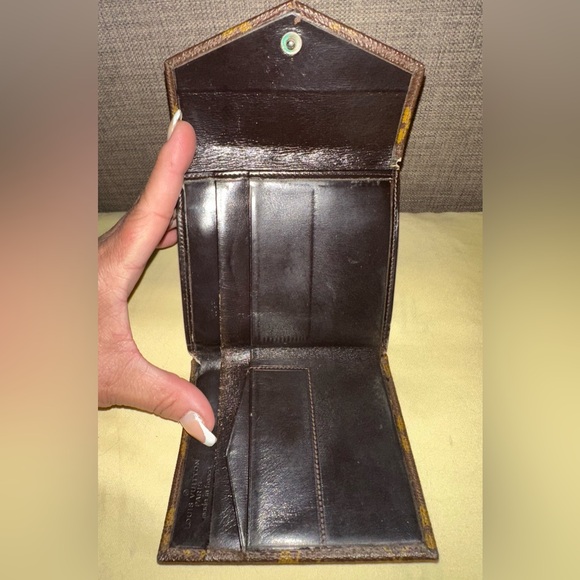 LV 🤎 Trifold With Coin Compartment - Picture 3 of 7